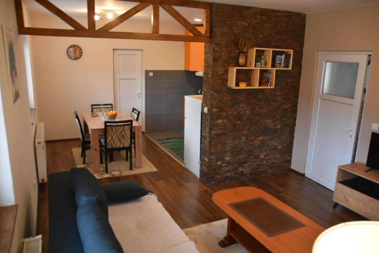 מוקרה גורה Apartmani Petar מראה חיצוני תמונה